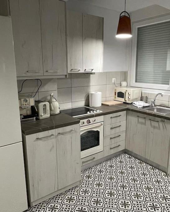 Family Apartment With Private Yard Next To Agios Dimitrios Church Salonicco Esterno foto